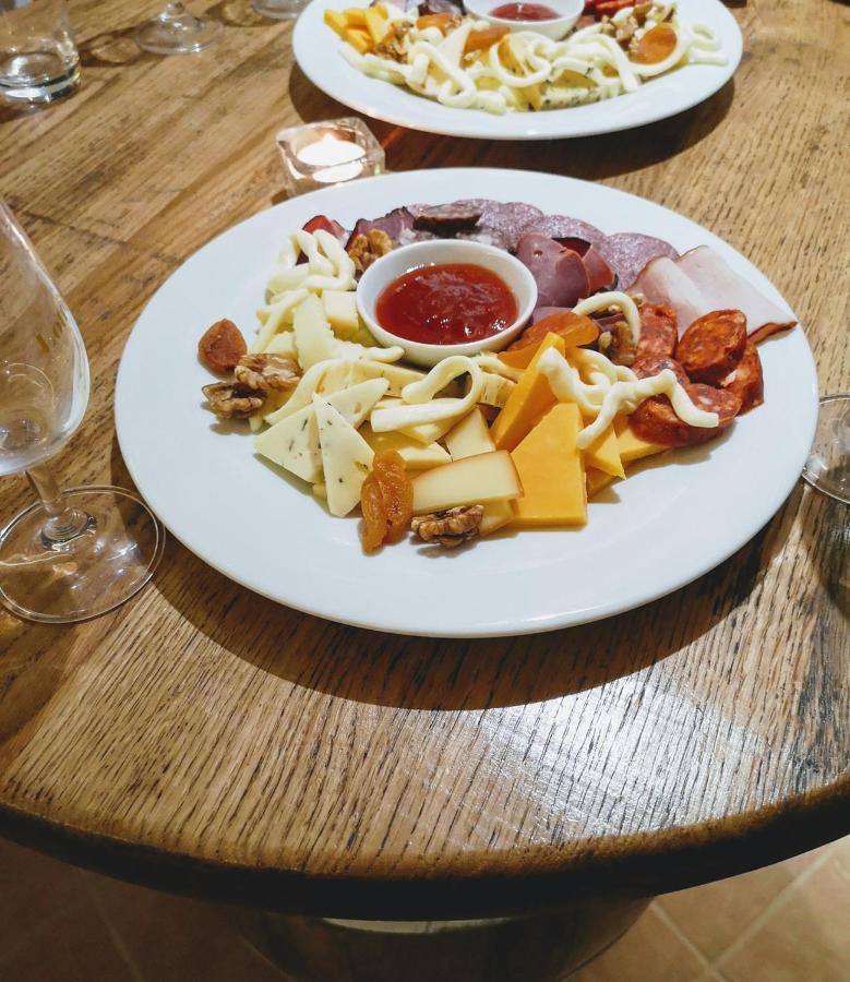 Lotrinsky Hotel Velké Pavlovice Kültér fotó